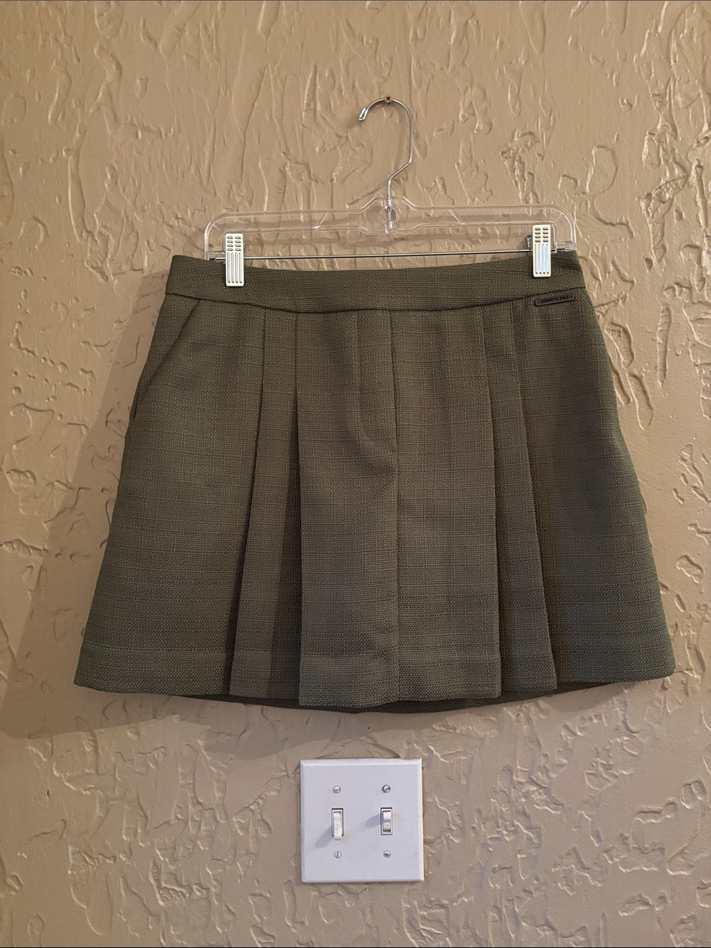 Kenneth Cole Olive Pleated Mini SKORT